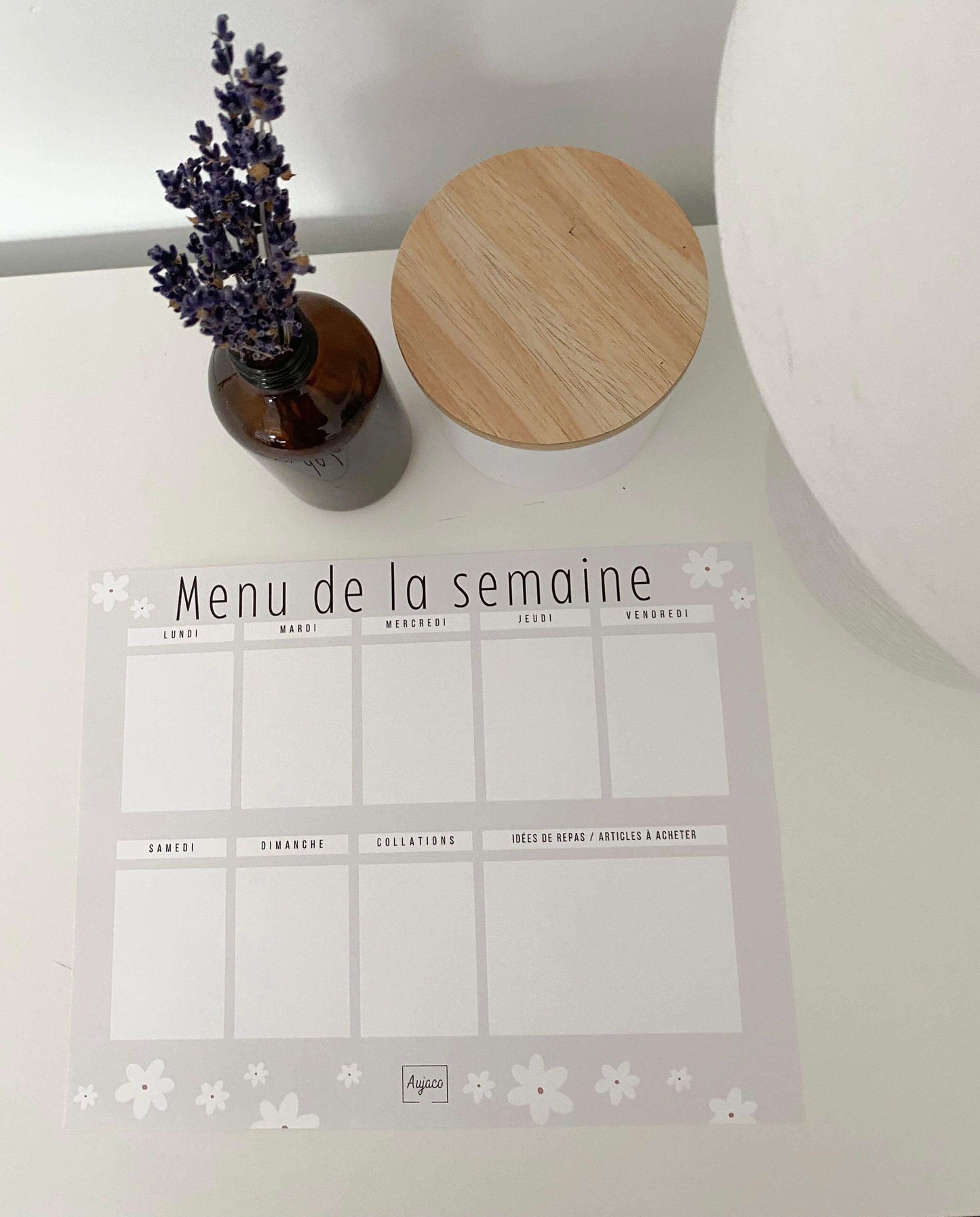 Planificateur de repas greige et fleurs blanches Aujaco