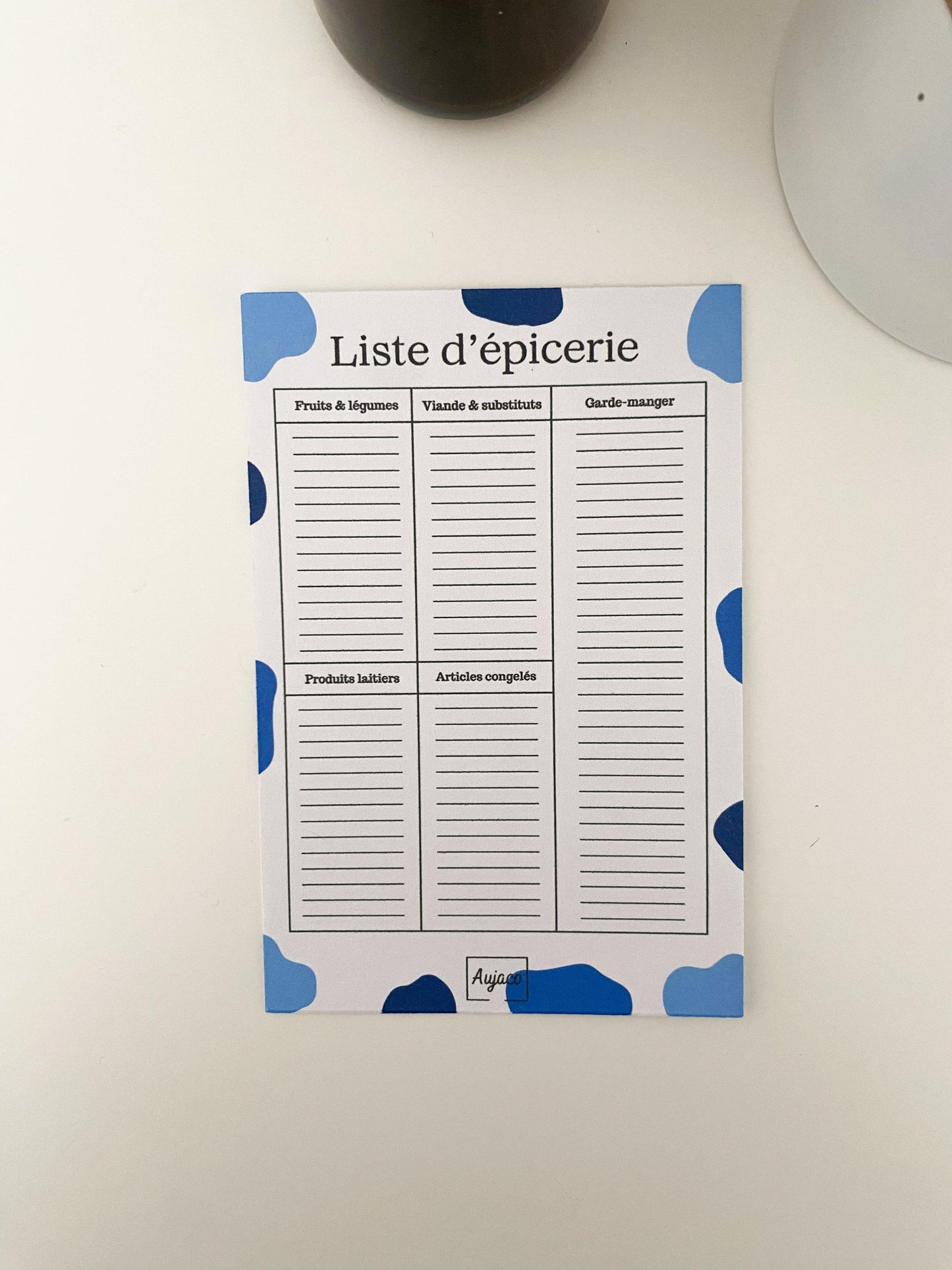 Liste d’épicerie bleu abstrait de 4x6 pouces divisé par catégories d’aliments.